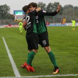 Preußentalent Warschewski lässt sich nach seinem ersten Drittligator von Sinan Tekerci beglückwünschen