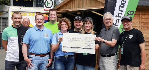 2018/2019 - Übergabe der Saisonspende 18/19 der Linie 1906 an Kinderrheuma e.V.