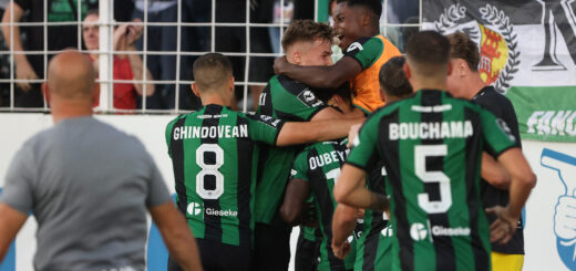 Die Preußenmannschaft jubelt nach dem Führungstreffer gegen Ingolstadt.