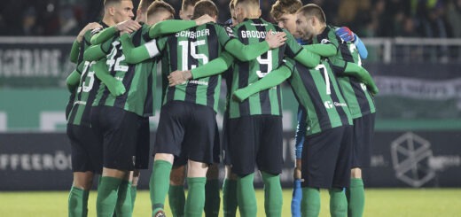 Defensiv sicher stehen gelingt nur, wenn die ganze Mannschaft zusammenhält und sicher steht.