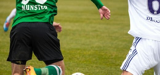 Benny Siegert im Zweikampf beim Derby SCP VFL