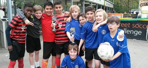 Die beiden Sieger-Teams des- Jungen-Turniers