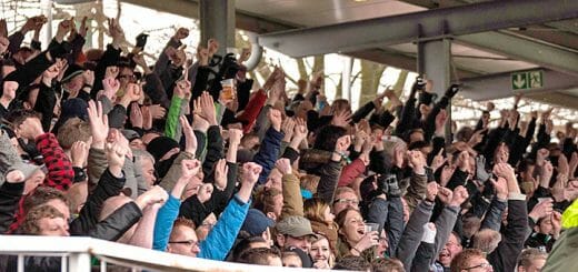 Jubel der Zuschauer nach dem Tor im Preußenstadion