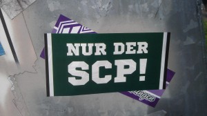 Erhebliche Aufwertung des ansonsten unansehnlichen Stadions.